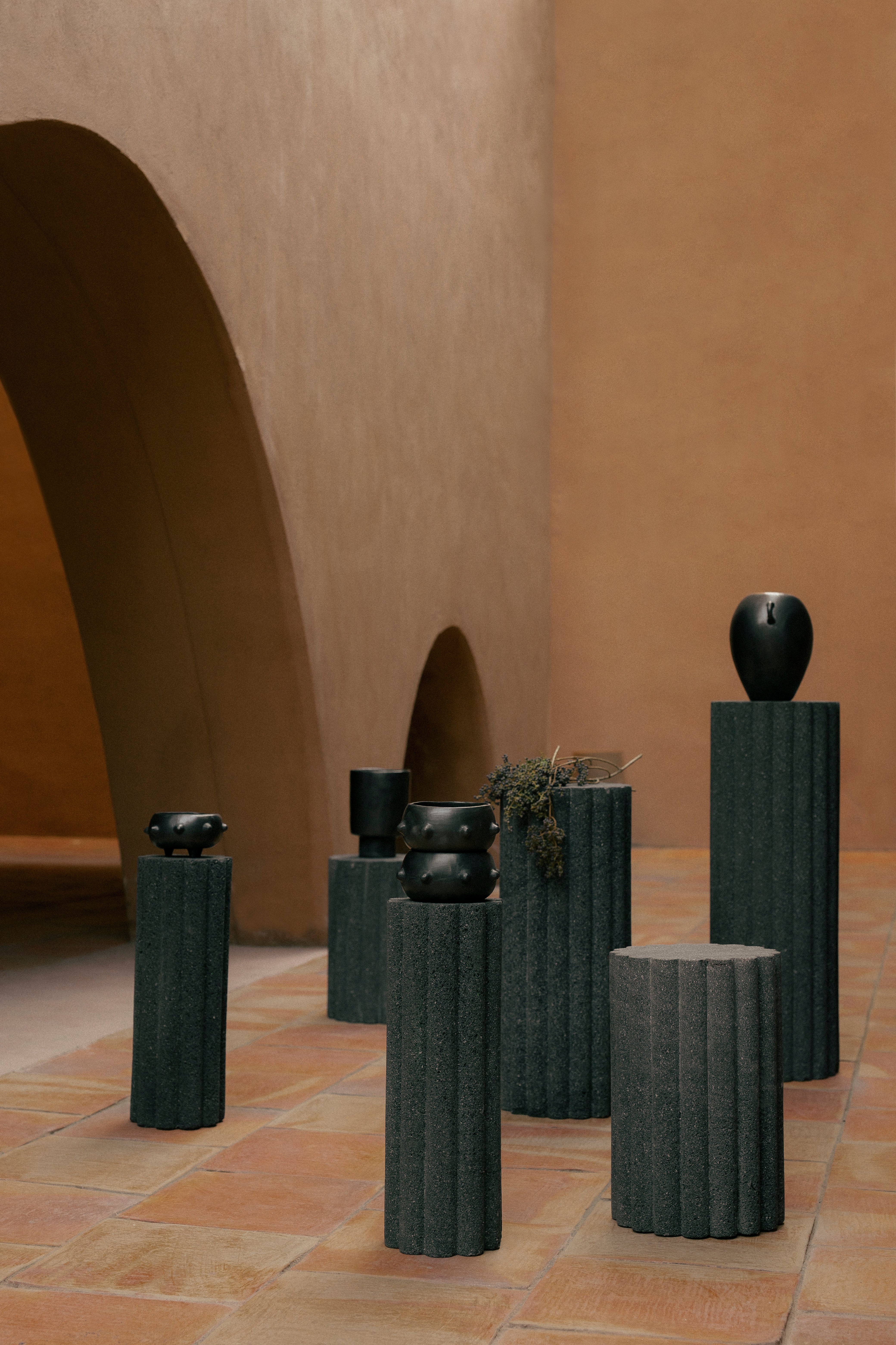 Loto Roca Low Tables